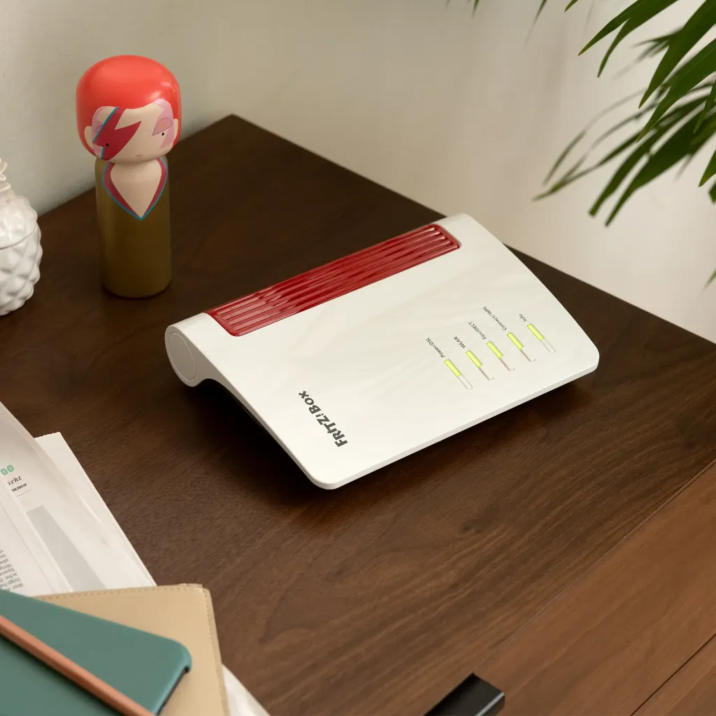 fritzbox_7632_ambiente_2000x2000px.webp